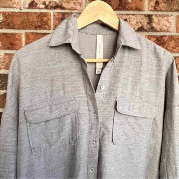 Aritzia Babaton EUC Utility Pocket Button Down Shirt Wool /Cotton Size L - Picture 6 of 9